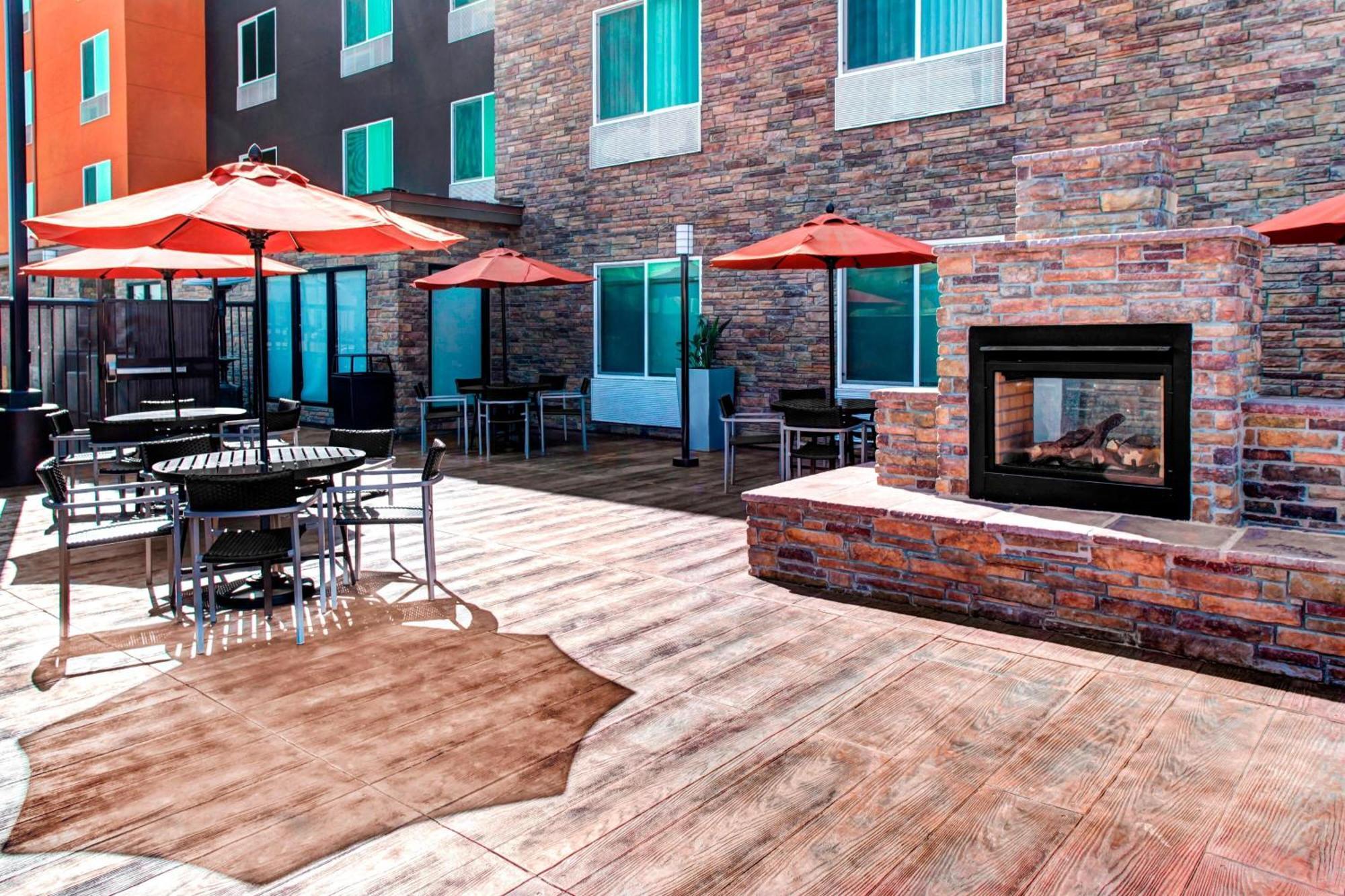 Towneplace Suites By Marriott Bakersfield West Exterior photo